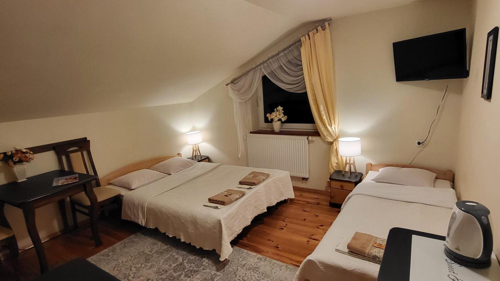 Aven'A Pokoje Goscinne Z Basenem Ujście-Darłowskie Exterior foto