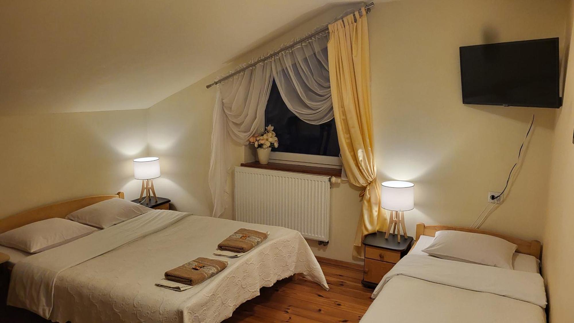 Aven'A Pokoje Goscinne Z Basenem Ujście-Darłowskie Exterior foto