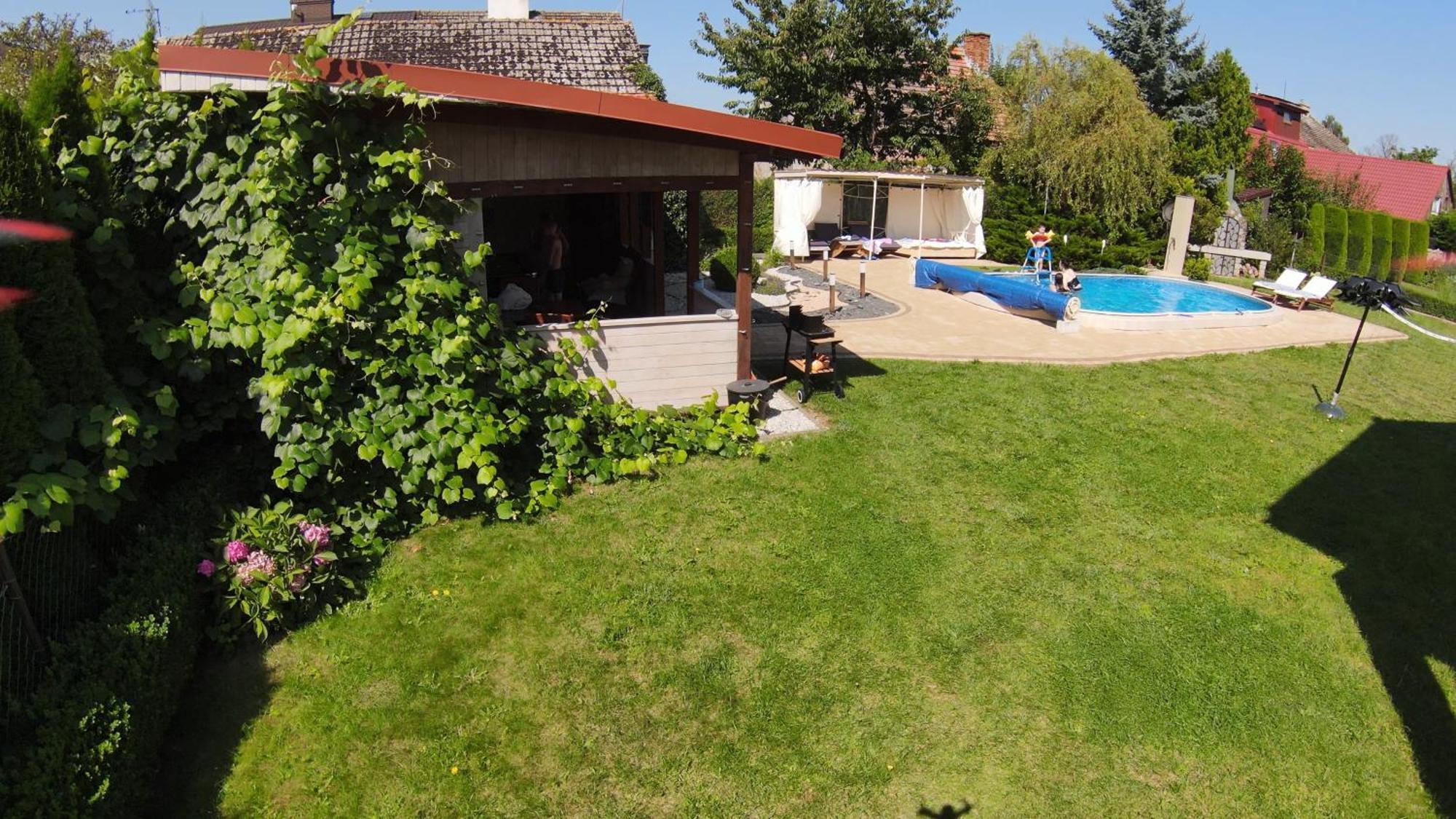 Aven'A Pokoje Goscinne Z Basenem Ujście-Darłowskie Exterior foto