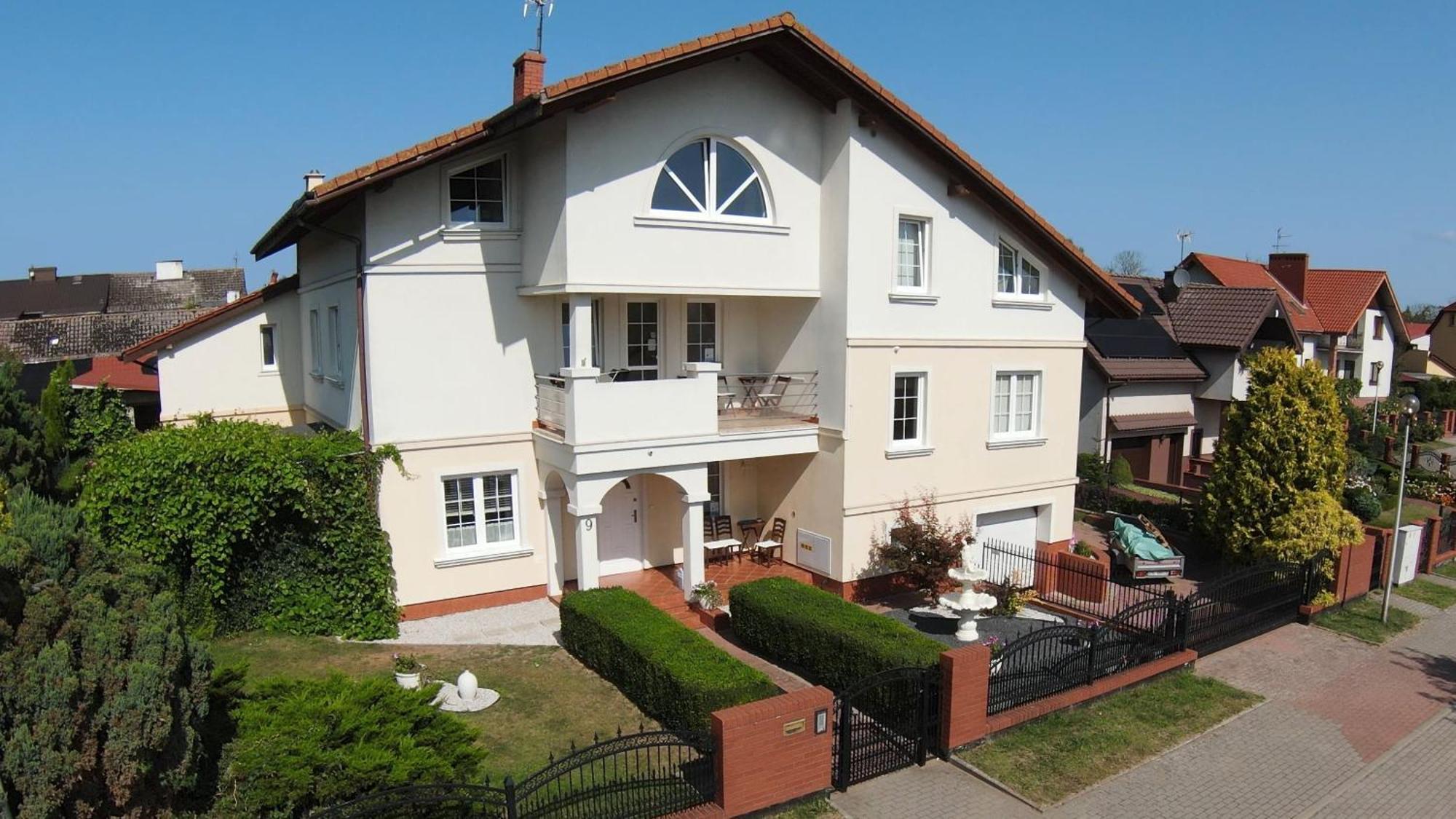 Aven'A Pokoje Goscinne Z Basenem Ujście-Darłowskie Exterior foto